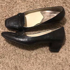 Black 1 1/2 inch heel shoes (9.5)